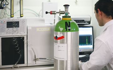 SPECTRA-SEAL® calibration gas mixtures provide ﬂat-line stability and extended shelf life.